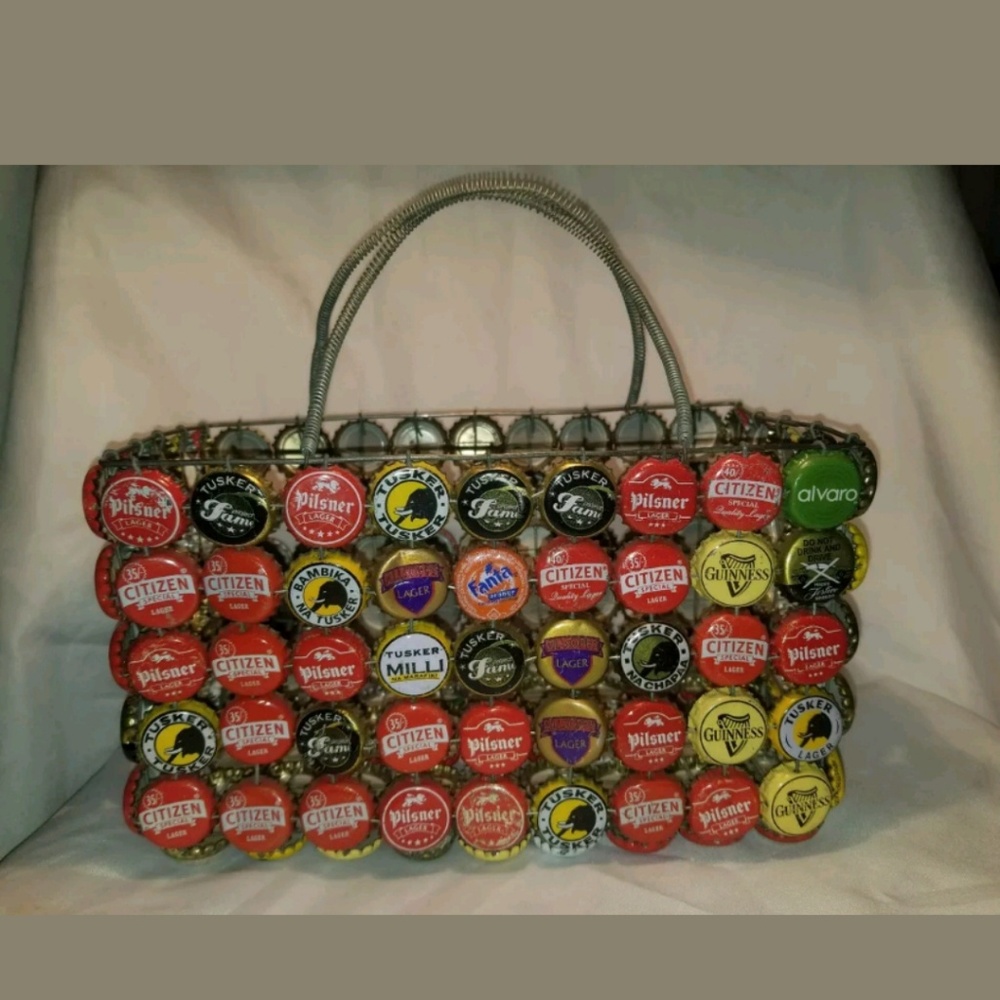 vintage style beer & soda bottle cap basket/purse - Picture 5 of 7